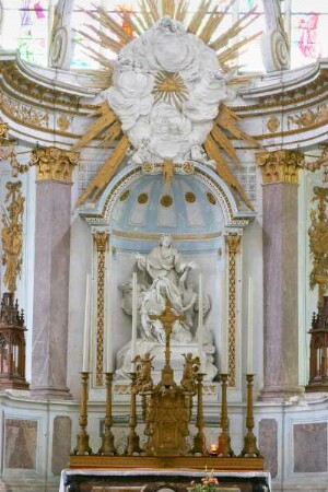 Frankreich. Pays de la Loire. Vendee. Lucon. Kathedrale Notre Dame de Lucon. Altar