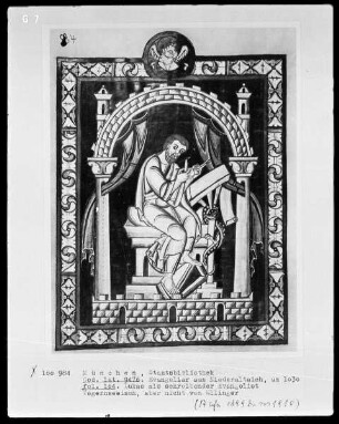 Evangeliar aus Kloster Niederaltaich — Der Evangelist Lukas, Folio 104