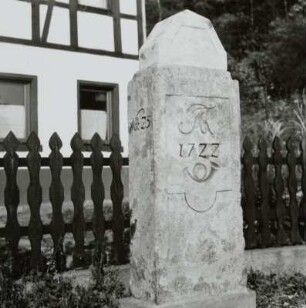 Viertelmeilenstein : Falkenau (Kreis Freiberg), Bundesstraße B 173 / Ecke Badweg. Viertelmeilenstein, Sandstein, 1722