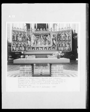 Kreuzaltar — Altar in geöffnetem Zustand