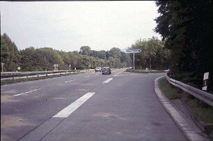 Einfahrt in Kreisel (Umkirch Richtung Karlsruhe) von B31a (Umkirch Richtung Freiburg)