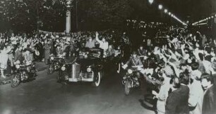 Berlin (Ost). Besuch der sowjetischen Kosmonauten mit Valentina Tereschkowa und Juri Gagarin in Berlin, 17.-22.? Oktober 1963. Korso auf der Karl-Marx-Allee