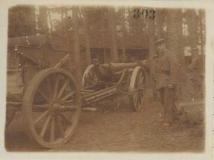 Foto eines Geschützes mit Soldaten