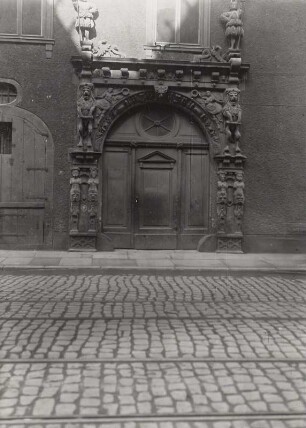 Portal (Spolie) : Braunschweig-Innenstadt. Altstadtrathaus. Portal (Spolie) (um 1600), September 1925