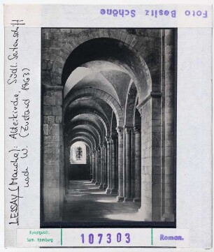 Lessay (Manche): Ehemalige Abteikirche, südliches Seitenschiff nach Westen (Zustand 1963)