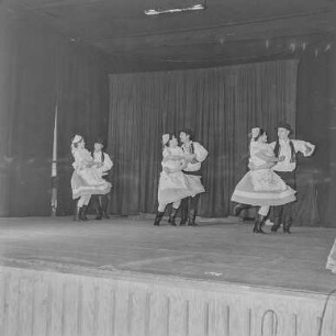 Szenenfoto aus dem Ballett "Die Abenteuer des Pumpot". Darbietung des Staatlichen Ensembles für sorbische Volkskultur