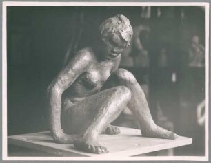 Sitzende, 1928, Bronze