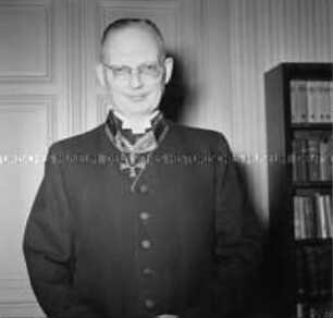 Bischof Jacobi erhält das Großkreuz des Verdienstordens der Bundesrepublik