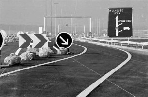 Ottmarsheim: Autobahndreieck Neuenburg - Ottmarsheim; Umleitung an der nicht fertigen Rheinbrücke