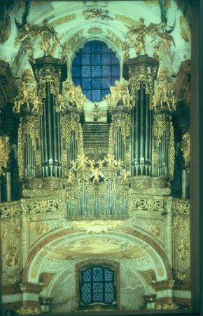 Melk. Hauptorgel der Stiftskirche St. Petrus und Paulus mit Prospekt von 1733. Dreimanualige Orgel (1733, Gottfried Sonnholz; Werk 1970, G. Hradetzky)