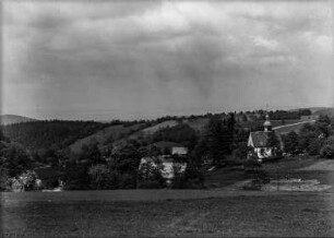 Oelsen, Ortsansicht mit Dorfkirche von Südwesten