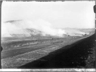 Braunkohlentagebau Hirschfelde (Kopalnia Turoszów), östlich der Lausitzer Neiße; seit 1945 Polen. Flözbrand nach der 3. Rutschung am Niederbusch