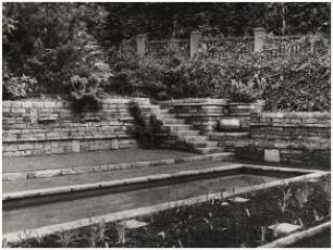 Garten Bergius, Heidelberg: Becken mit Zaun