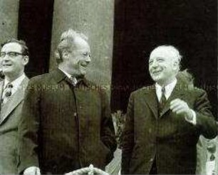 Bundeskanzler Willy Brandt und Walter Scheel auf einer Kundgebung zum 1. Mai