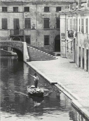 In der von Kanälen durchzogenen Stadt Comachio bei Ravenna