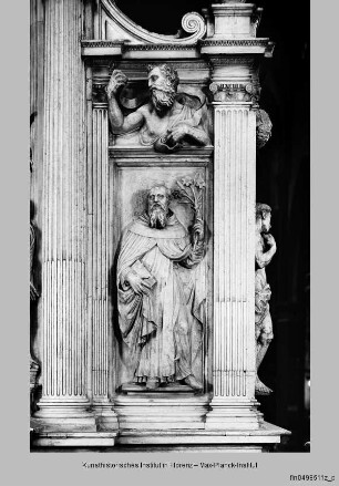 Hochaltar mit seitlichen Schranken : Altarretabel (Chorseite)