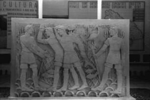 Bukarest: Vier Reliefs von Grosu Christea