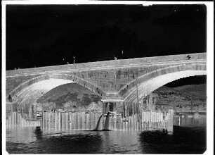Staustufe Steinbach. Baumaßnahmen an den Brückenpfeilern der alten Mainbrücke in Lohr a.Main.