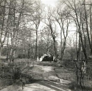 Altdöbern. Schloßpark (um 1750/55; C. H. v. Heinecken, Sparing, 1881/98; E. Petzold). Wasserparterre gegen Neptunbrunnen (um 1750/55, G. Knöffler)