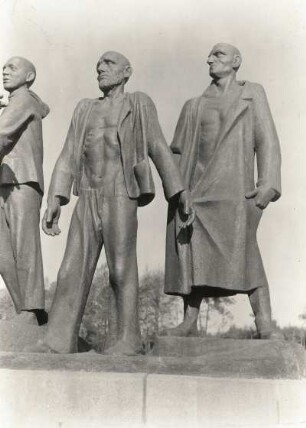 Weimar. Nationale Gedenkstätte Buchenwald auf dem Ettersberg. Buchenwald-Denkmal (F. Cremer). Teilansicht