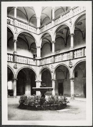 Österreich, Spittal an der Drau. Schloss Porcia. Hof mit Galerien