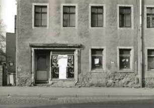 Dresden-Löbtau. Wohnhaus mit Läden, Kesselsdorfer Straße 80. Laden und Fenster (EG u. 1. OG)