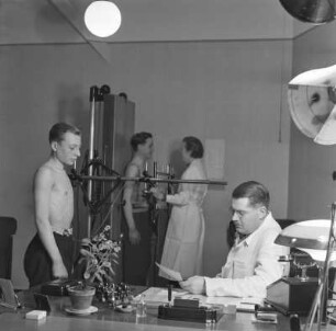 Lehrling von Borgward bei einer arbeitsmedizinischen Untersuchung