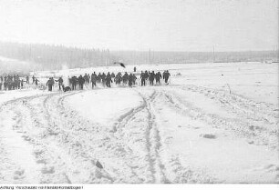 Erzgebirge. Wintersportmeisterschaften: Langlauf, Volkssport, im Erzgebirge im Beisein von Ministerpräsident Max Seydewitz, 1950
