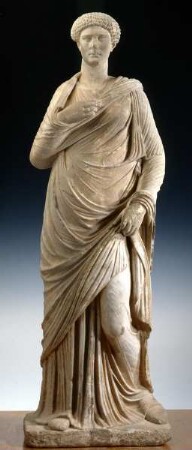 Weibliche Gewandstatue