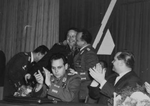 Feierliche Veranstaltung bei der Nationalen Volksarmee (in der Erich-Weinert-Kaserne in Sanitz ?)