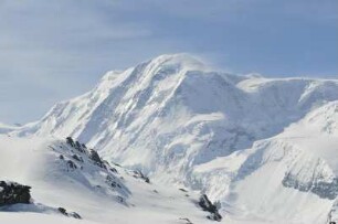 Zermatt - Berggipfel : Blick vom 3089 m hohen Gornergrat auf umliegenden Berggipfel, aufgenommen am 17. Mai 2010 bei Zermatt