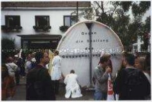 Transparent vom Attac-Aktionstag in Köln 2002 "Gegen die Spaltung des Gesundheitssystems"