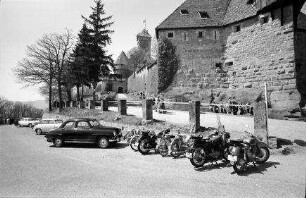 Hochkönigsburg: Parkplatz vor der Burg