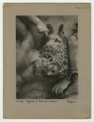 Pergamonaltar, Ostfries - Ausschnitt: Aigaion