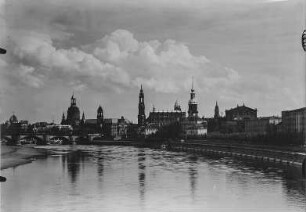 Dresden, Blick von der Marienbrücke nach Osten auf die Altstadt