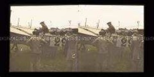 Hubert Latham im Eindecker Antoinette VII zum Abflug bereit, Tempelhofer Feld, Berlin