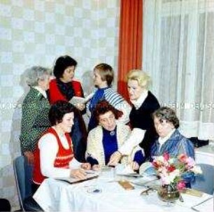 Frauen im Bezirk Erfurt: Gespräch im DFD-Beratungszentrum