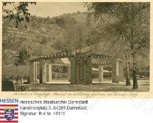 Auerbach an der Bergstraße, Ehrenmal der Gefallenen im Weltkrieg mit Blick auf das Schloss