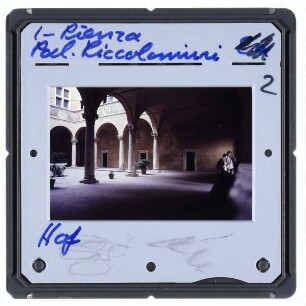 Pienza, Palazzo Piccolomini : Hof