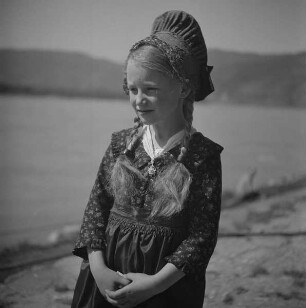 Mädchen in Wachauer Tracht