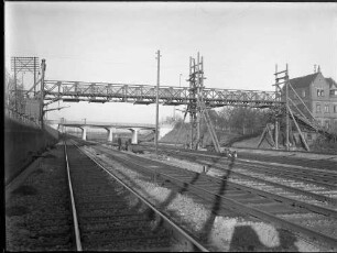 Rechtenstein, Zwiefaltendorf, Bergenweiler: Gleisanlage mit Personenbrücke (vermutl. Hördtstraßen-Steg in Stuttgart-Zuffenhausen)