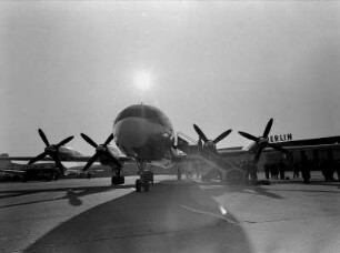 Flugzeug auf dem Flughafen Berlin Schönefeld