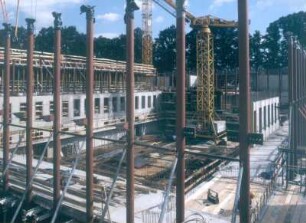 Baustelle Sächsische Landesbibliothek - Staats- und Universitätsbibliothek Dresden, Zentralbibliothek. Rohbau, Zentraler Lesesaal (Ebene -2) und Nordriegel von Südwest : Dresden-Räcknitz, Zellescher Weg 18. Baustelle Sächsische Landesbibliothek - Staats- und Universitätsbibliothek Dresden, Zentralbibliothek. Rohbau, Zentraler Lesesaal (Ebene -2) und Nordriegel von Südwest