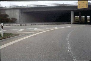 Ausfahrt aus Kreisel Nordwest (AK Hegau Richtung Singen) zu Fahrbahn West der B33 (Engen Richtung Singen)