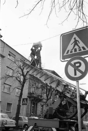 Sicherung von Zebrastreifen durch Natriumdampflampen.