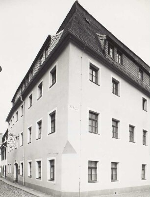 Freiberg, Borngasse 3/Ecke Enge Gasse. Wohnhaus mit Gaststätte "Theaterkeller" (1570). Eckansicht