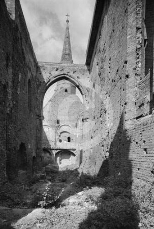 Ruine der katholischen Kirche Mariä Himmelfahrt in Glogau