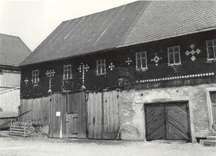 Bauernhof in Säuritz : Bauwesen - Wirtschaftsgebäude und Gehöfte. Ort: Žuricy / Säuritz. Haus Nr. 10. Wohnhaus und Ställe (Schieferzierde)