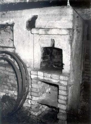 Kamin in einem Wohnhaus in Bergheide : Bauwesen - Wohnung, Interieur. Ort: Góra / Bergheide. Haus Nr. 12. Ausgedinge, Leuchtkamin.