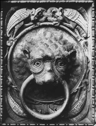 Bremen, St. Petri Dom, Südportal, Türzieher